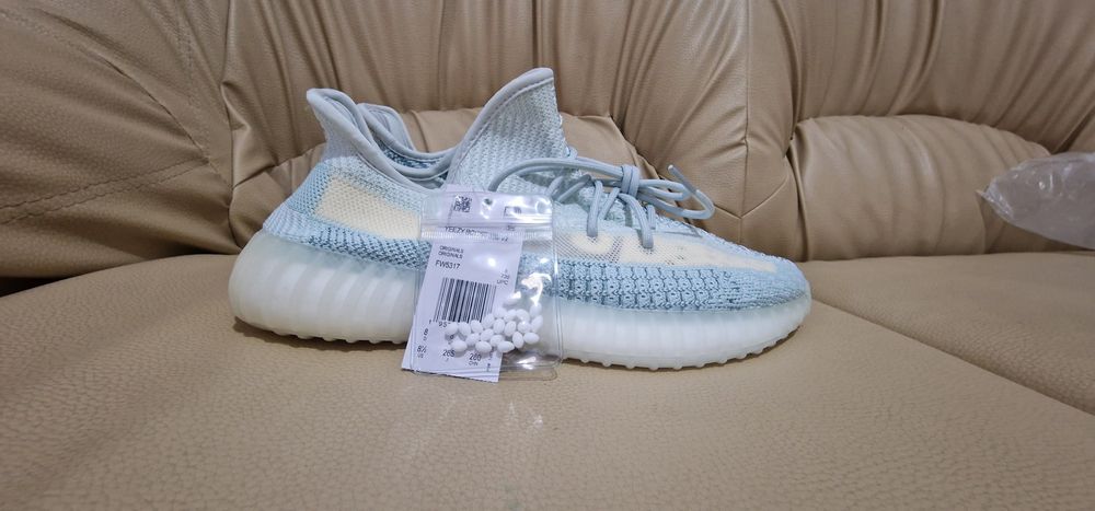 Yeezy cloud white