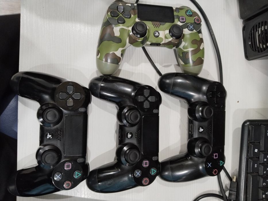 Продаю PS4 Slim 1 ТБ