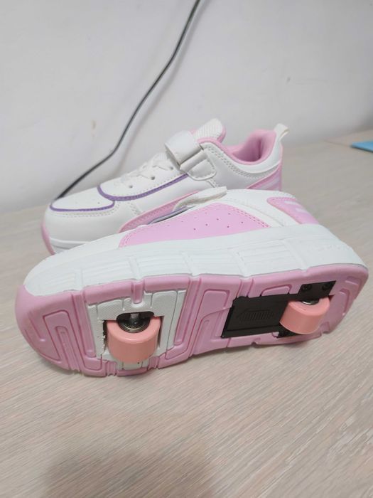 Adidași cu role fete