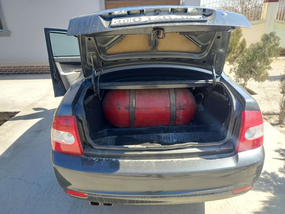 Lada Priora 2008 sotiladi