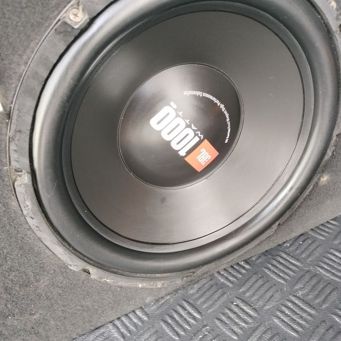 Vând pachet amplificator auto și subwofer