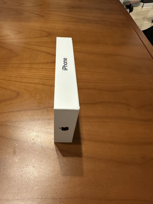 Телефон IPhone 12