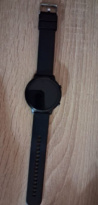 Черен смарт часовник