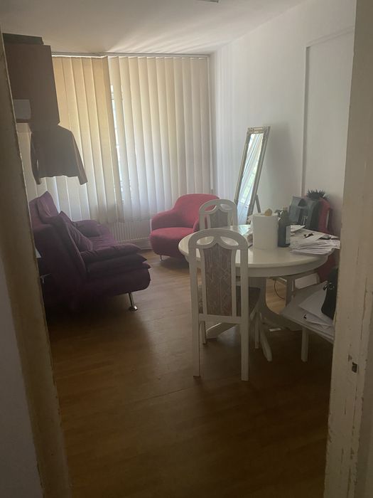 Vand spatiu cu vad pietonal