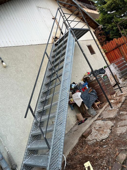 Scări metalice zincate