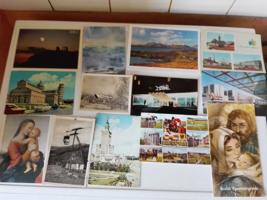 Фотоапарат KODAK , два свещника  и лот чуждестранни картички.