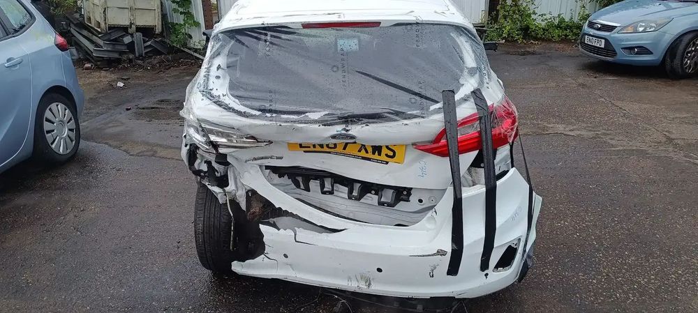 Dezmembrari / Dezmembrez Ford Fiesta 8 1.0 EcooBoost cutie viteze manuală 6 trepte cod culoare Frozen White