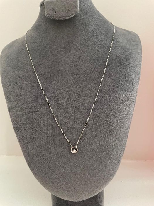 Серебряная цепочка с подвеской с бриллиантом б/у продаётся.