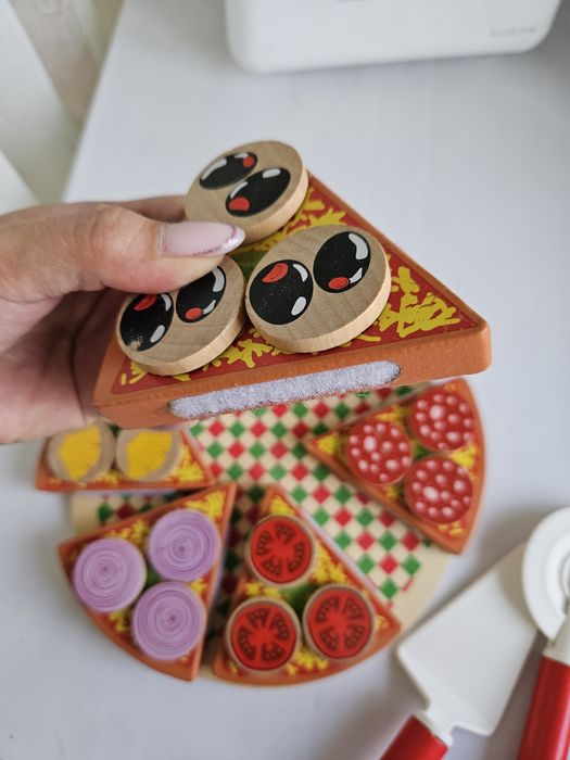 Продам пиццу деревянную игрушка