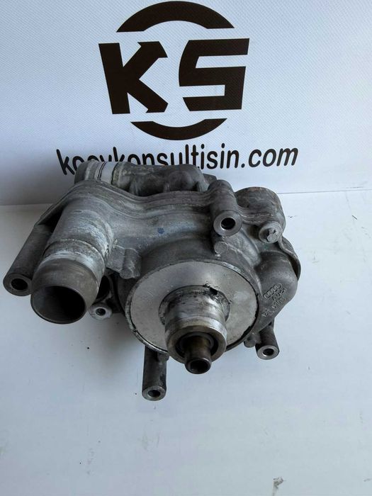 Водна помпа за Audi A6 / S4 / RS4 / Q7 4.2 V8 - OEM 079121014D