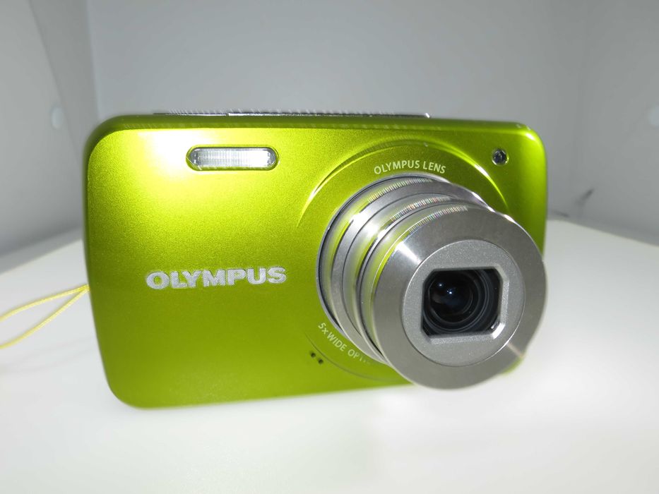 Olympus VH 210 ултра компактен фотоапарат в страхотен свеж зелен цвят и състояние като НОВО, тестван и работи отлично, пълен комплект