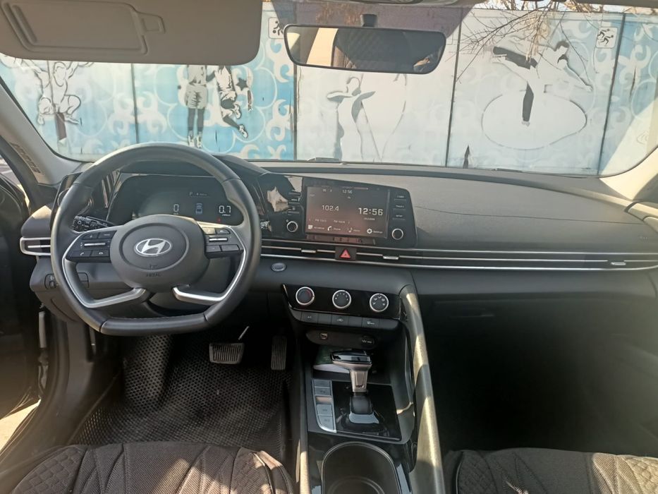 Hyundai Elantra 2023