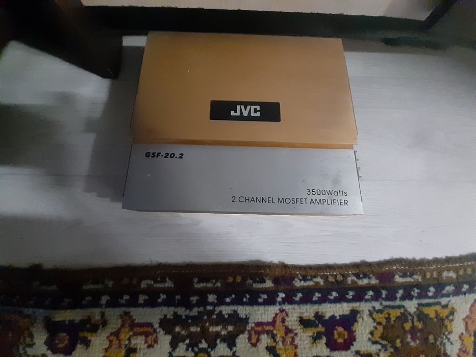 Продам усилок на саб и динамики