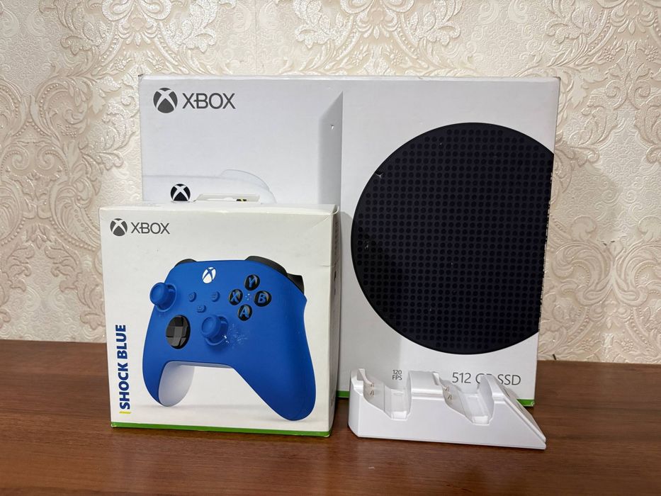 Microsoft Xbox Series S +2 gamepads + charger+games