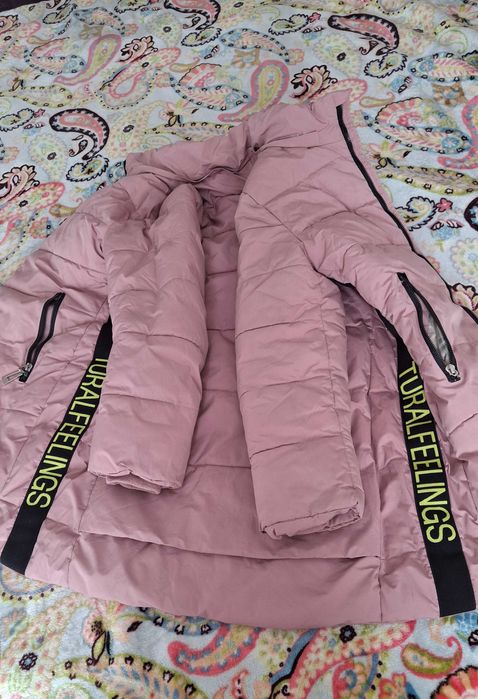 Продам пуховик девочки очень теплый б/у