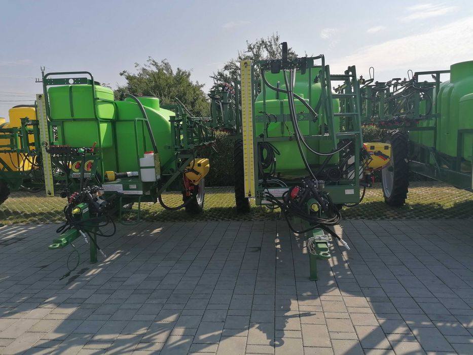 Masina de erbicidat tractata  OP 2500 cu calculator de solutie