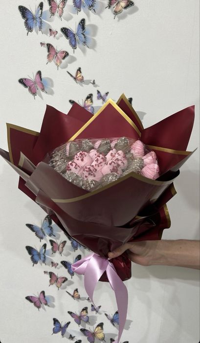 Клубника в шоколоде, букеты из клубники в шоколаде