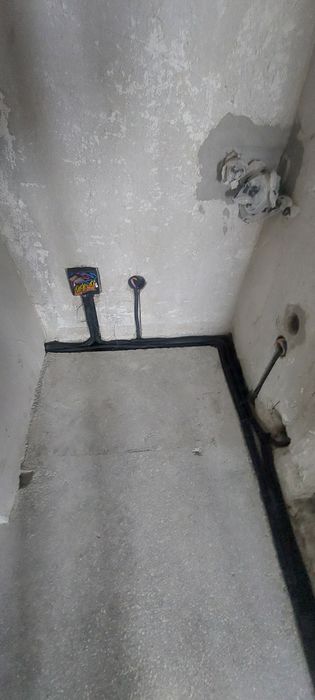 Demolari Taieri Betoane ,Decopertari  Gresie si Faianta ,Canelari Ins : Electrice si Sanitare.