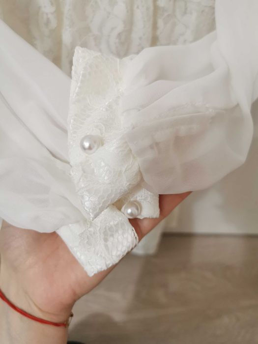 Vând rochiță alba pentru gravida