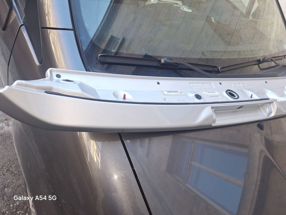 Спойлер 5-та врата РАВ 4. 2013г-нов