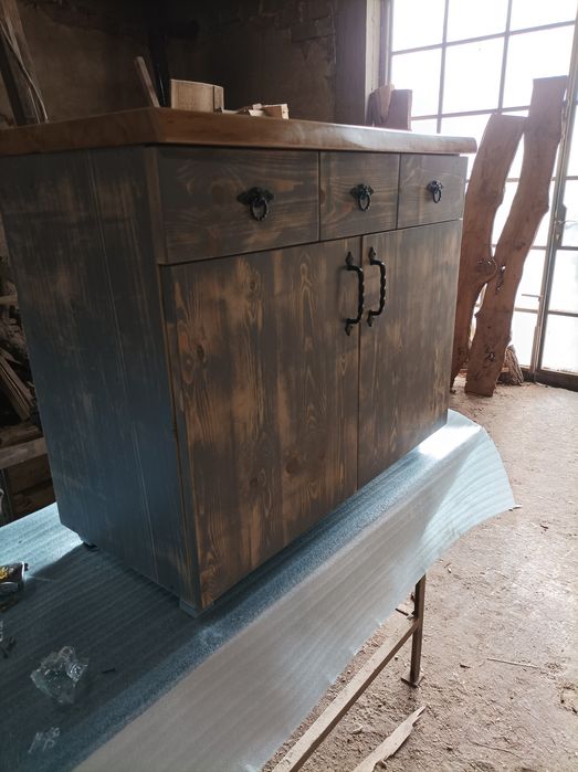 Шкаф за баня протрито сиво