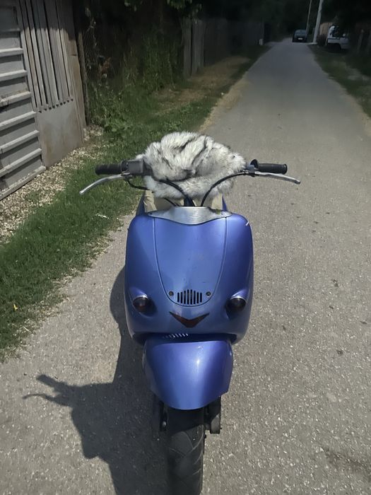 Scuter de vanzare are pana pe spate schimb cu bicicleta sau trotineta   Aprilia Habana retro de 125cc 4 t