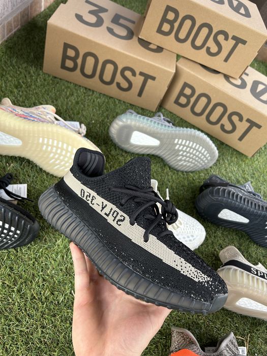 Adidas Yeezy Boost 350 V2 / Premium / Full Box