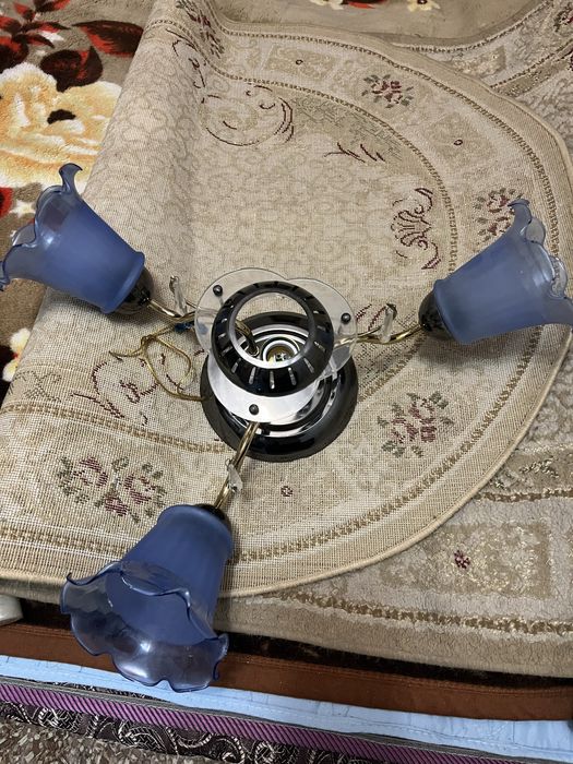 Продается светильник люстра