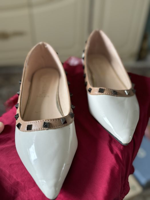 Аяқ киімдер сатылымда