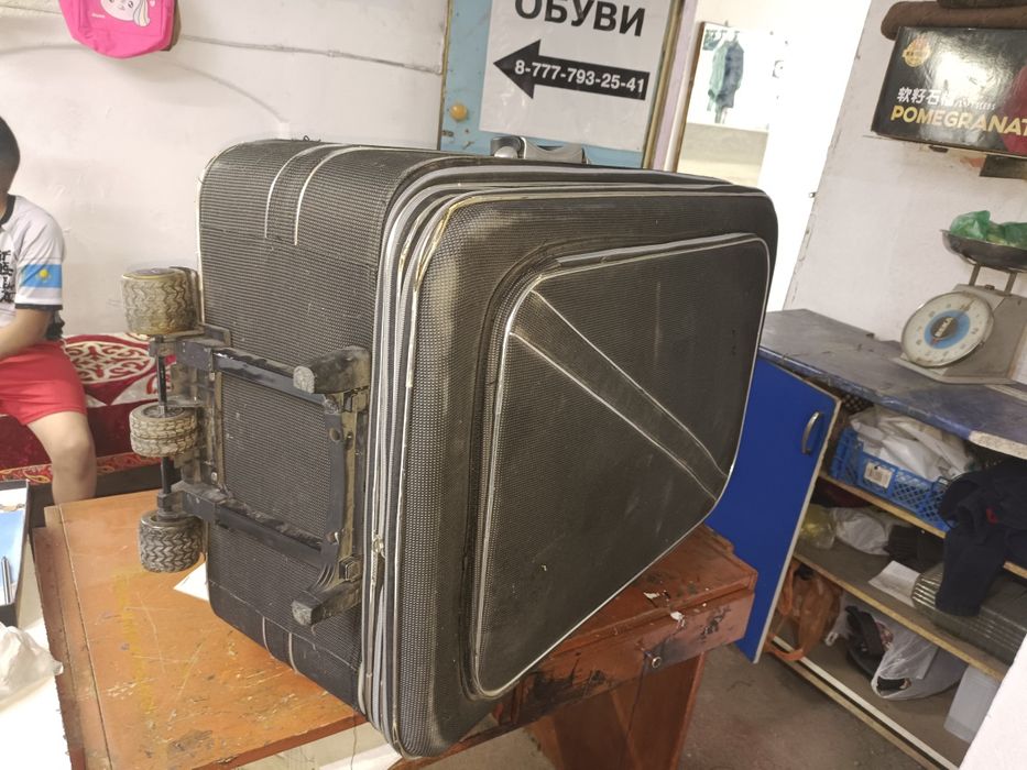 Чемодан большой бу 8000