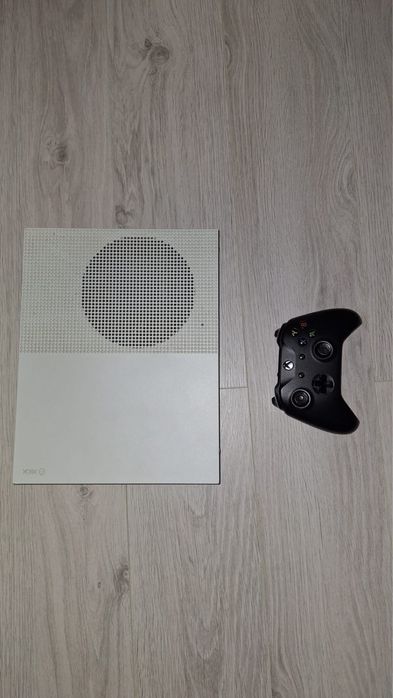Xbox one S.