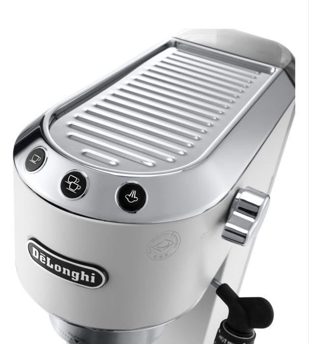 Кофеварка рожкового типа DeLonghi EC685.W