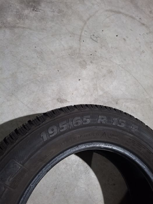 2  Anvelopele de iarnă 195 65 r15 Semperit