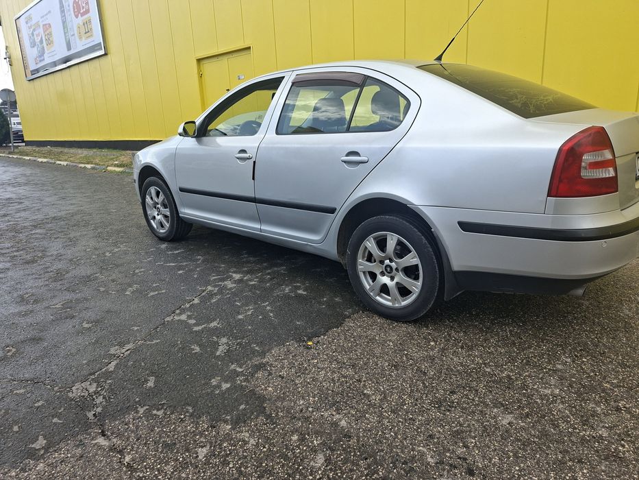 Vând Skoda Octavia 1.6 Benzină