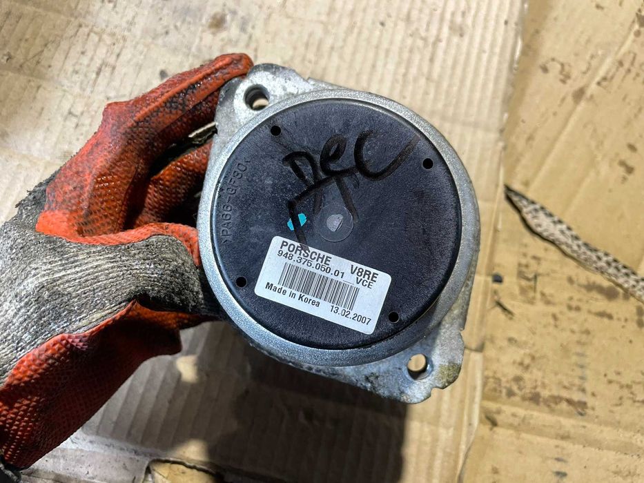 Тампон Двигател Десен Porsche Cayenne 957 4,8 V8