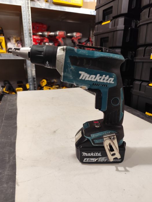 Безчетков акумулаторен винтоверт за гипсокартон Макита Makita + 4Ah