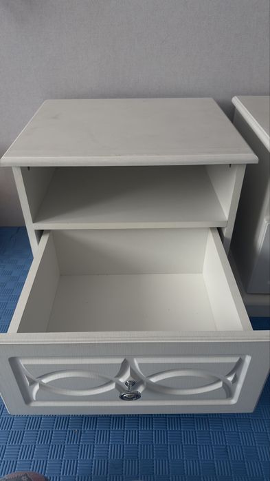 Тумбочка прикроватная