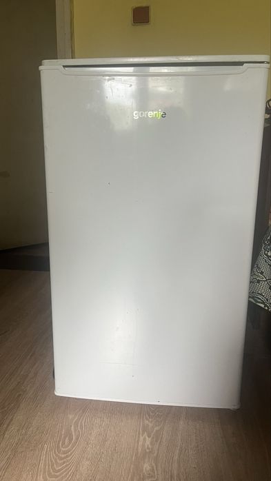 Компактен хладилник gorenje с камера