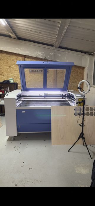 Gravator laser cu 2 capete de gravare