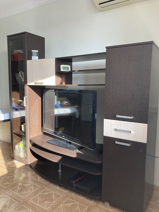 гостиной шкаф горька