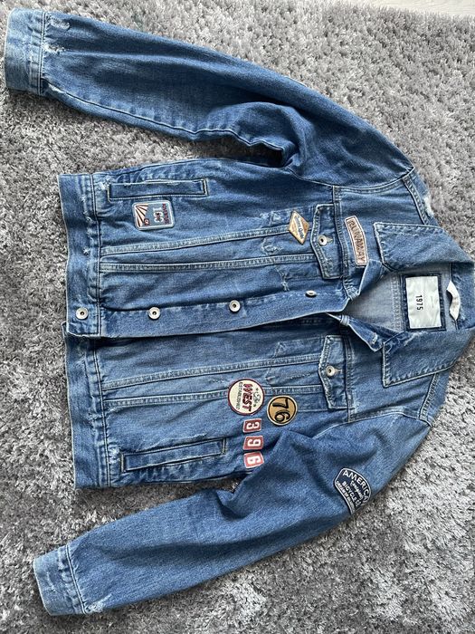 Geaca blugi Zara cu stikere albastra marimea M L 40 42