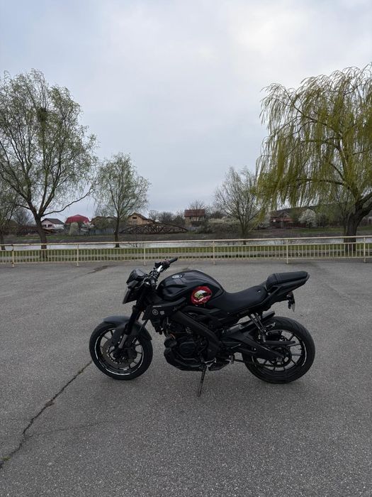 Motocicleta Yamaha MT-125