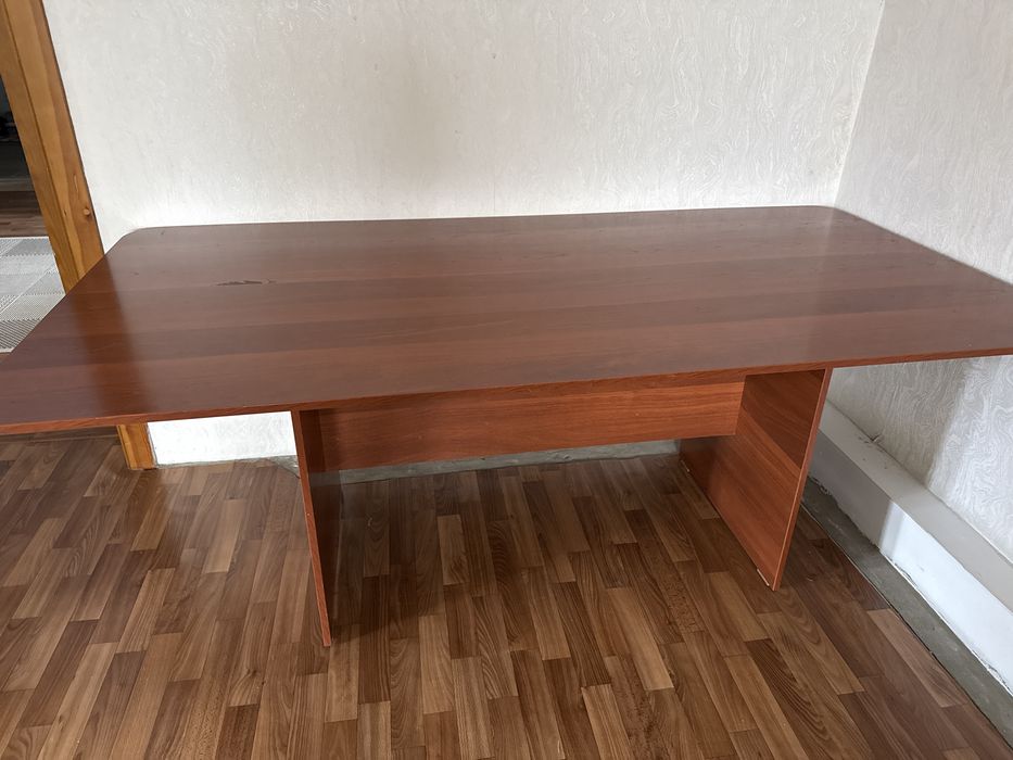 Большой стол для офиса, дома