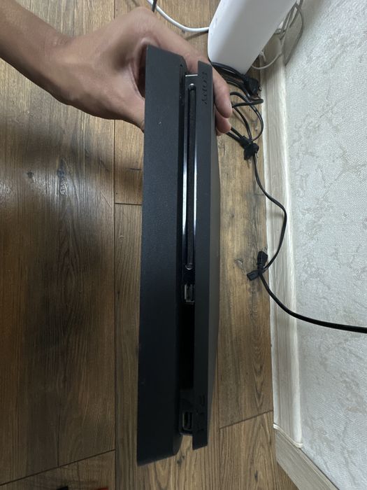 Продаю ps 4 slim 1 tb