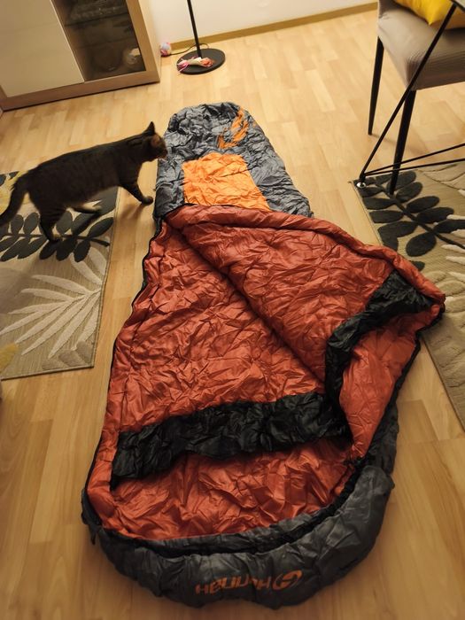 Vând sac de dormit Hannah Hiker III (din gama Adventure Series).