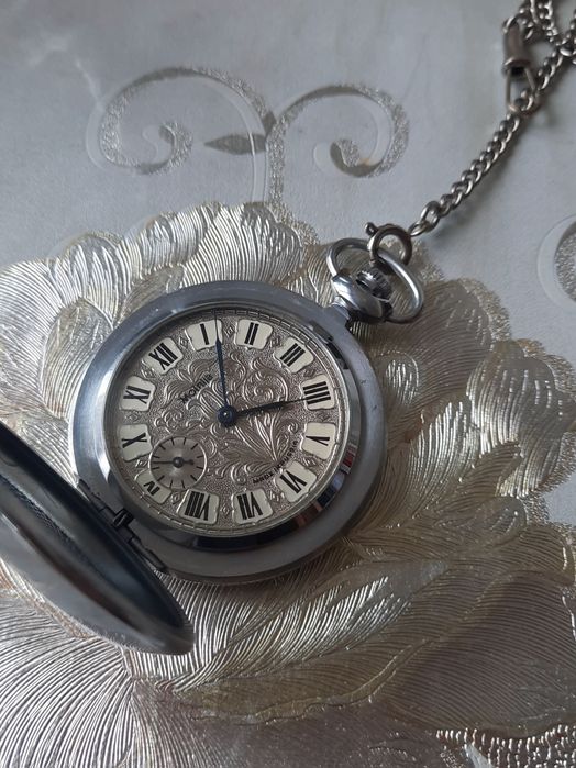 Продам часы карманные МОЛНИЯ