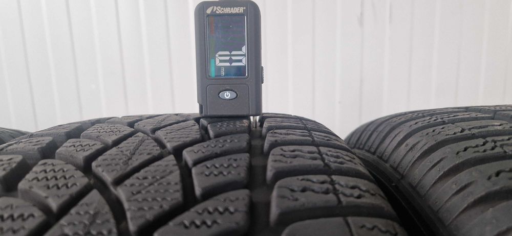 Зимни гуми 215/60/R16 Dunlop