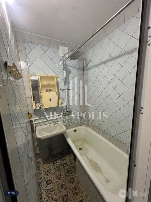 BUXORO,KRITIYDA ARZON NARXDA 2 xonali kvartira sotiladi.№1063