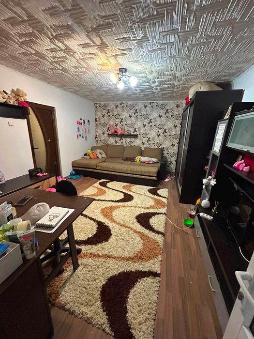 Vând apartament cu două camere decomandat