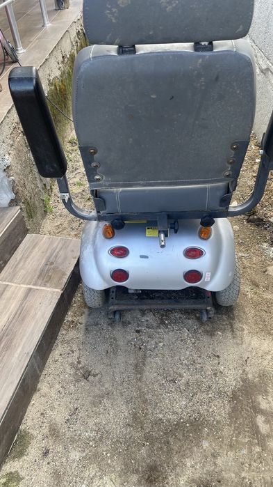 Количка за инвалиди на ток